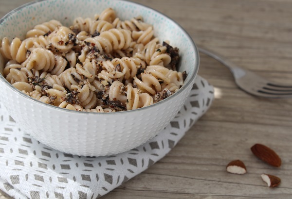 Recette de salade de pâtes sans gluten, sans lactose sauce amande et olive