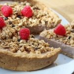 Menu rapide sans gluten, sans lactose, sans oeuf : Tarte Granola avec une bonne salade